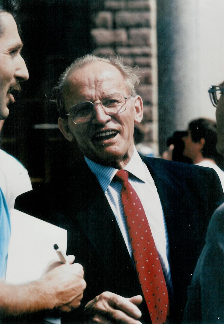 fondateur et premier président de 1988 à 1996